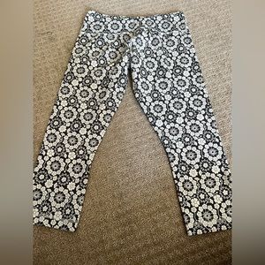 Gray floral lululemon cropped leggings